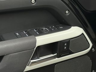 Land Rover Defender 2022 110 Panorama/Airsusp./Meridian-thumb-29