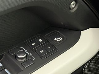 Land Rover Defender 2022 110 Panorama/Airsusp./Meridian-thumb-16