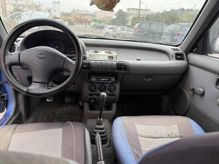 Nissan Micra 2000-thumb-6