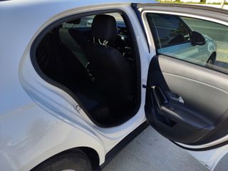 Mercedes-Benz A 160 2021-thumb-18