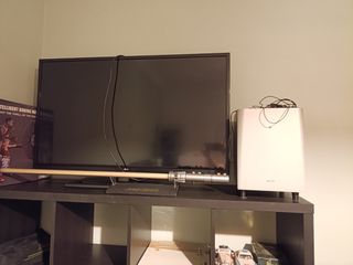 Lg 47 σε πολύ καλή κατάσταση δίνεται με το επιπλακι .