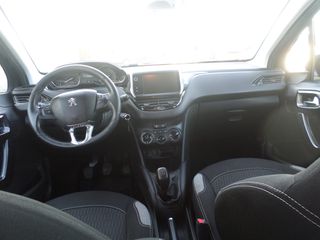 Peugeot 208 2015-thumb-16