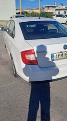 Skoda Rapid 2014 1.6 TDI AMBITION-thumb-9