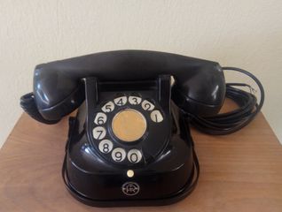 Τηλέφωνο RTT 56B, Made in Belgium, μεταλλικό με χειρολαβή, του 1956. Λειτουργικό.