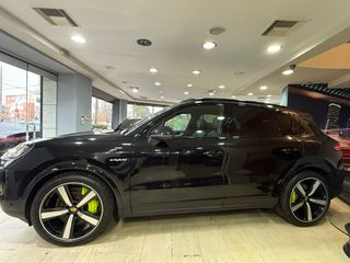 Porsche Cayenne 2024 S E-HYBRID APPROVED