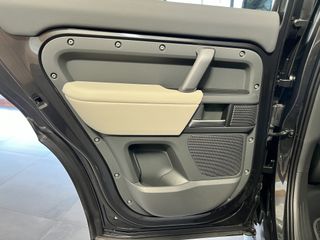 Land Rover Defender 2024 D 300 X-DYNAMIC HSE-thumb-16