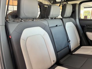 Land Rover Defender 2024 D 300 X-DYNAMIC HSE-thumb-24