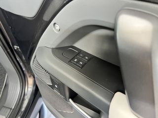 Land Rover Defender 2024 D 300 X-DYNAMIC HSE-thumb-27