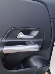 Mercedes-Benz GLA 250 2025 Night Package PANORAMA ΜΕ ΗΛΕΚΤΡΙΚΑ ΚΑΘΙΣΜΑΤΑ-thumb-5