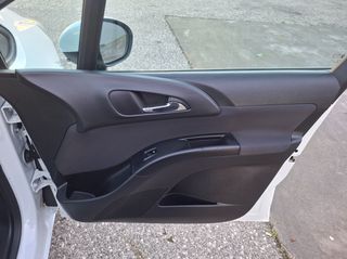 Opel Meriva 2015-thumb-18