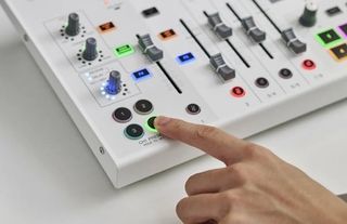 Yamaha AG08 Podcast-thumb-4