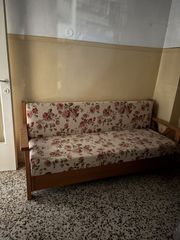Τριθέσιος Καναπές-Κρεβάτι από φυσικό ξύλο και με αποθηκευτικό χώρο
