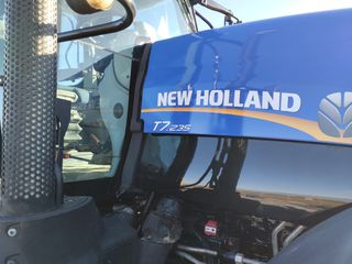 Τρακτέρ New Holland 2014 Τ7235-thumb-2