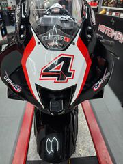 Honda CBR 1000RR 2023-thumb-3