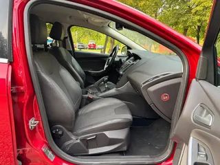 Ford Focus 2011 Titanium-thumb-7
