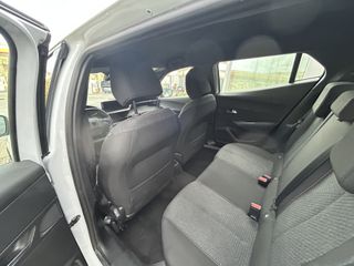 Peugeot 2008 2025 1.2 Puretech 100 Style-thumb-7