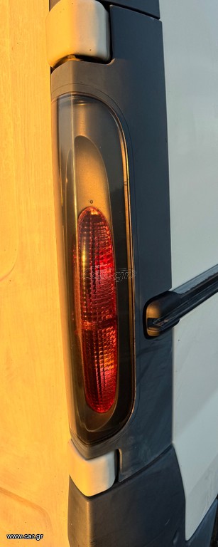 Φαναρια πισω γνησια αψογα vivaro trafic primastar