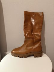 Δερμάτινες μπότες Zara