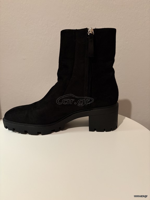 Μποτάκια suede Zara