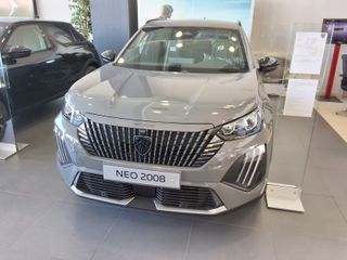 Peugeot 2008 2025 Hybrid 110 e DSc6 Allure