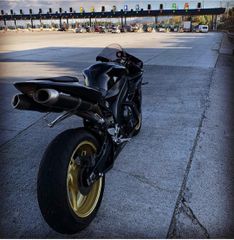 Yamaha YZF-R1 2005-thumb-2
