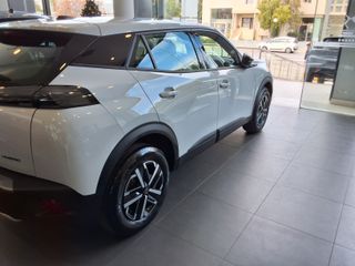 Peugeot 2008 2025 1,2 pure Tech 100 style-thumb-1