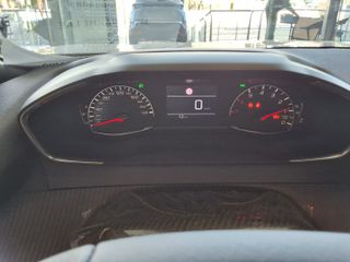 Peugeot 2008 2025 1,2 pure Tech 100 style-thumb-16