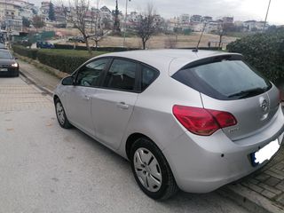Opel Astra 2010 1.4-thumb-3