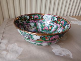 Κούπα- bowl, διαμέτρου 15,5 εκατοστών και ύψους 7 εκατοστών. Βάρος 317 γραμμάρια. Σε άριστη κατάσταση