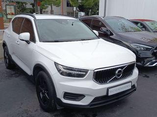 Volvo XC40 2018-thumb-1
