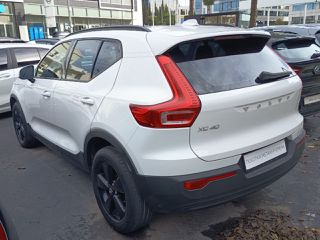 Volvo XC40 2018-thumb-2