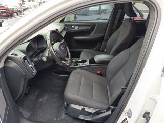 Volvo XC40 2018-thumb-6