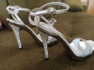 Dodici γυναικεία πέδιλα με Swarovski στρας, μέγεθος 36