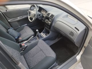 Mazda 323 2000 1300cc-thumb-13