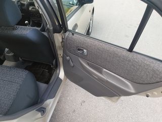 Mazda 323 2000 1300cc-thumb-14