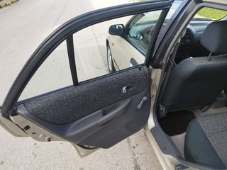 Mazda 323 2000 1300cc-thumb-10
