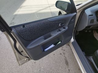 Mazda 323 2000 1300cc-thumb-8