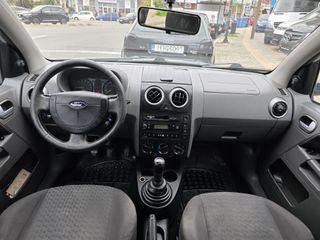 Ford Fusion 2004-thumb-9