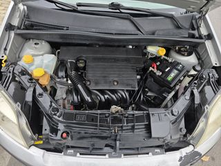 Ford Fusion 2004-thumb-10