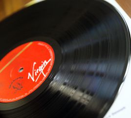 GENESIS - A TRICK OF THE TAIL-thumb-7