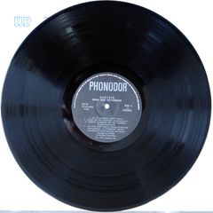 GENESIS - WIND AND WUTHERING-thumb-5