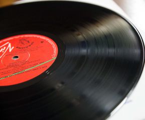 GENESIS - THE LAMB LIES DOWN ON BROADWAY(2LP)-thumb-9