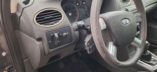 Ford Focus '07-thumb-8