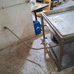 Πάγκος πλύσης συσκευών, εργαλείων ή άλλων αντικειμένων, 189*89*78/85 εκ, με αποχέτευση, ρόδες και ενδιάμεσο ράφι με αποσπώμενες επιφάνειες. Μεταχειρισμένο - STOCKINOX-thumb-2