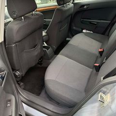 Opel Astra 2006-thumb-10