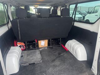 Opel Vivaro 2017-thumb-8