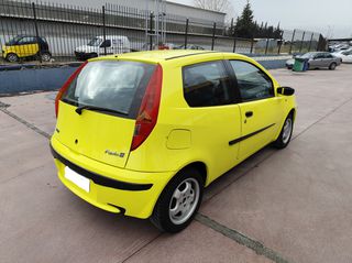 Fiat Punto 2002 1.2 8V DYNAMIC 2.499€-thumb-4