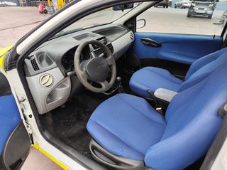 Fiat Punto 2002 1.2 8V DYNAMIC 2.499€-thumb-8