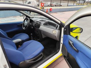 Fiat Punto 2002 1.2 8V DYNAMIC 2.499€-thumb-9
