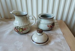 Πορσελάνης Γερμανικής WINTERLING MARKTLEUTHEN BAVARIA, γαλατιέρα και ζαχαριέρα Ύψος 10 και 12 εκ αντίστοιχα. Σε άριστη κατάσταση